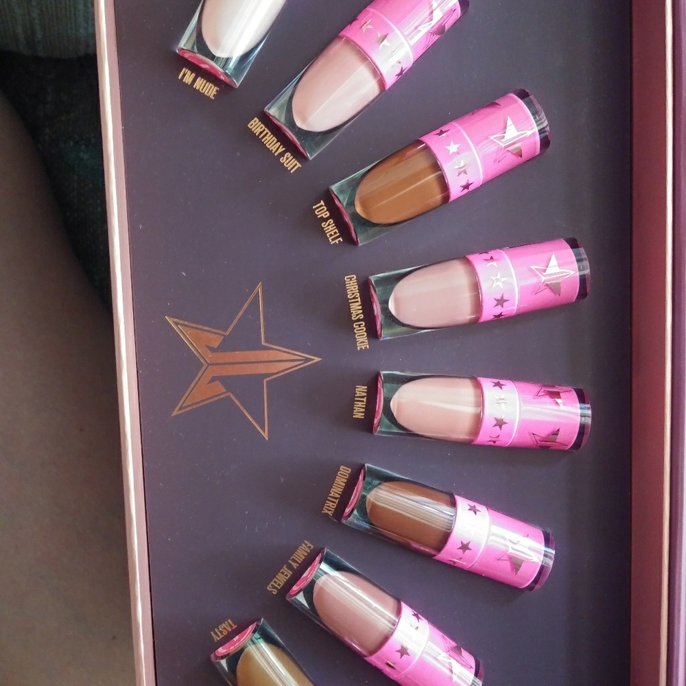 Nudes